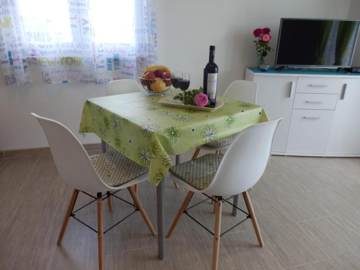 Apartman Laura Tribalj エクステリア 写真